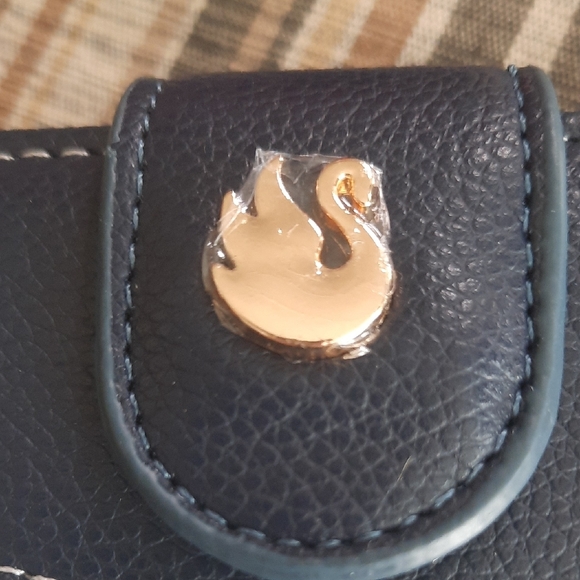 Compact Two-Tone Blue Crossbody Wallet - Picture 2 of 6